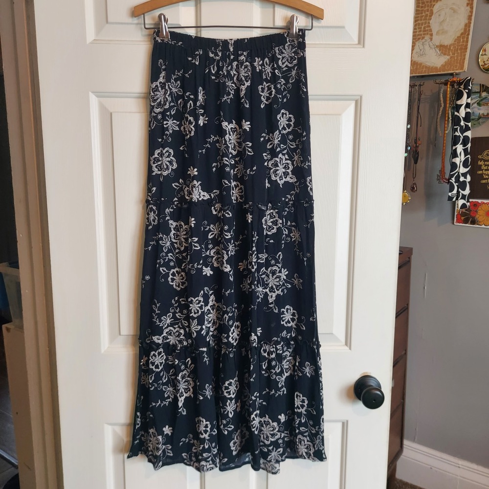 Joe B Black White Floral Tiered Maxi Skirt XS Elastic Waist Rayon Boho Whimsy
